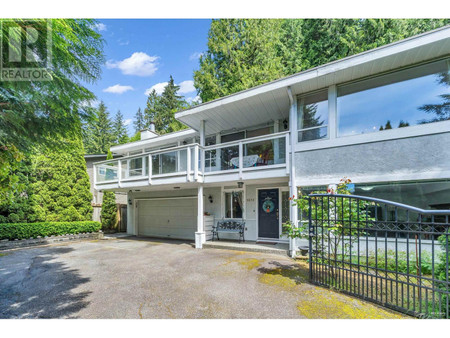 5574 Greenleaf Road, West Vancouver