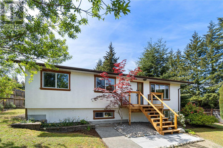 560 Sumac Dr, Qualicum Beach