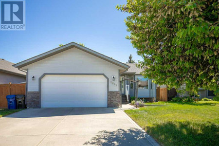 Living room - 5653 Panorama Drive, Blackfalds, AB T4M0E1 Photo 1