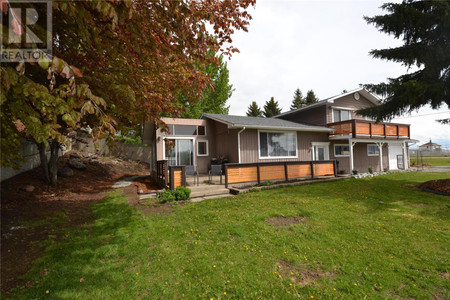 5896 Victoria Street, Peachland