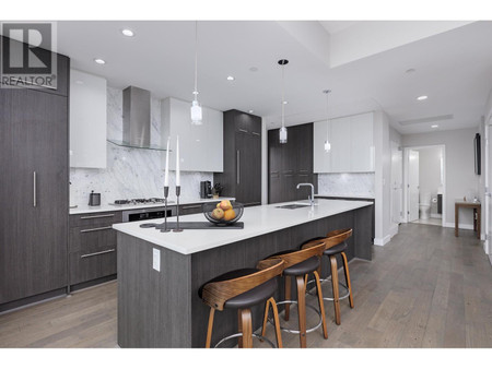 60 X 655 W 41 Th Avenue, Vancouver