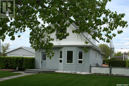 605 1st Avenue, Rouleau