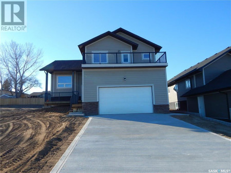 605 Confederation Drive, Weyburn