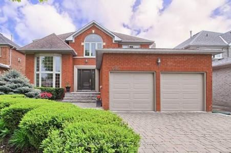 606 Brooker Rdge, Newmarket