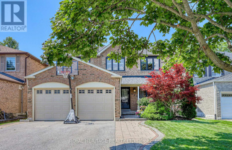 608 Amberwood Crescent, Pickering