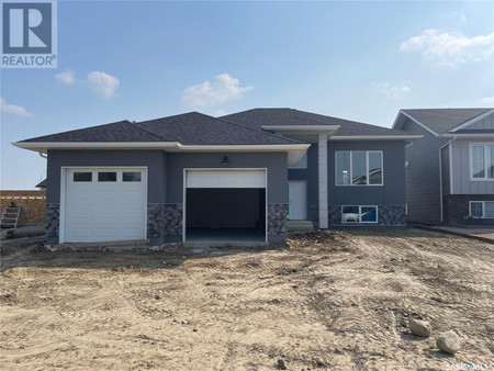 609 Pebble Beach Boulevard, Warman