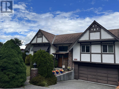 6178 Fairway Avenue, Sechelt