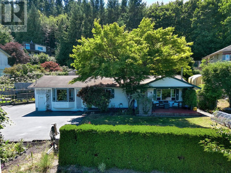 6303 Fairway Avenue, Sechelt