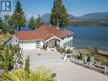 6406 N Gale Avenue, Sechelt