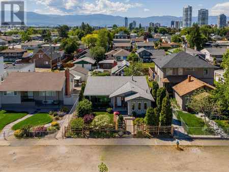 655 Central Avenue, Kelowna