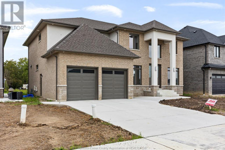 657 Orchards Crescent, Windsor