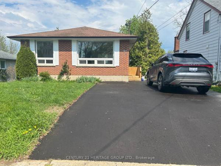 67 Bolton Ave, Newmarket