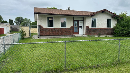 Living room - 67 Gosford Avenue, Winnipeg, MB R2M4N8 Photo 1