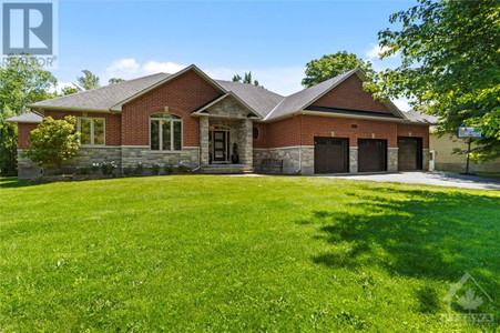 Living room - 6800 Pebble Trail Way, Ottawa, ON K4P0B7 Photo 1