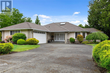 686 Redwood Dr, Qualicum Beach