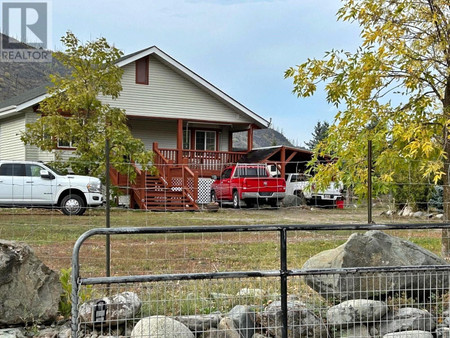 693 Stone Road, Barriere