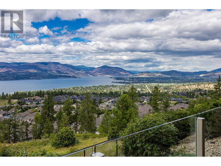 696 Kuipers Crescent Unit 8, Kelowna