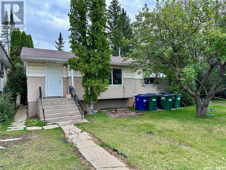 704 P Avenue N, Saskatoon