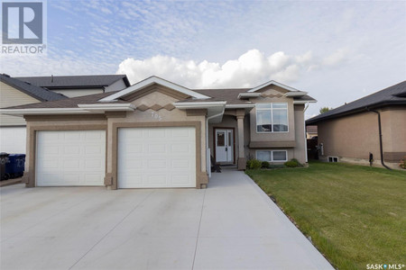 705 Clearwater Bay, Martensville