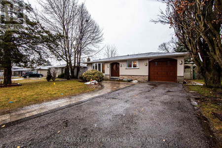 71 Devin Drive, Aurora