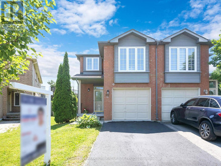 Living room - 711 Walpole Crescent, Newmarket, ON L3X2B3 Photo 1