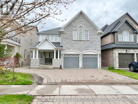 73 Castleglen Boulevard, Markham Berczy