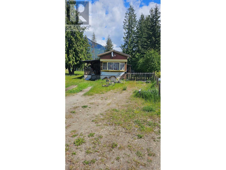 739 9th Avenue Nw, Nakusp