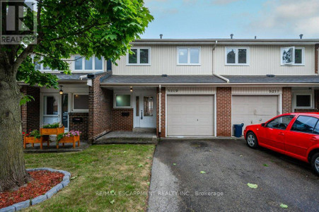 77 5219 Banting Court, Burlington Appleby