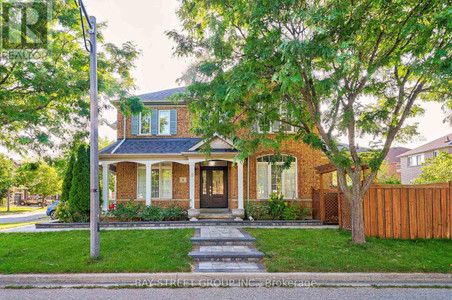 8 Aylesbury Gate, Markham Berczy