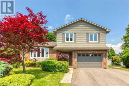 8 Hampton Court, Port Dover