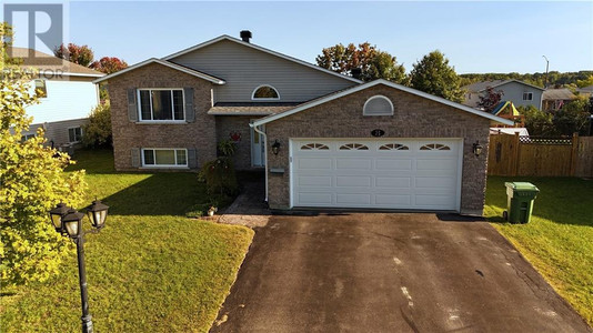 8 Morning Star Street, Petawawa