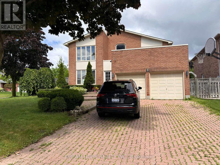 8 Peterborough Avenue N, Markham Thornlea