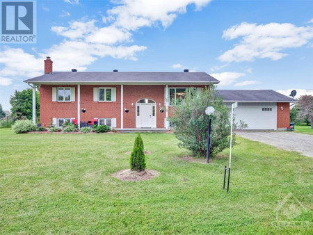 8073 Laurie Lane, Ottawa