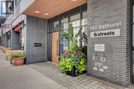 810 783 Bathurst Street, Toronto University