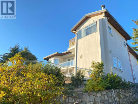 810 Eyremount Drive, West Vancouver