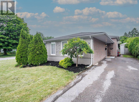 835 Krosno Boulevard, Pickering