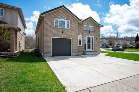 84 Everglade Cres, Kitchener, ON N2E3Y5 Photo 1