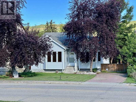 8413 94 Street, Peace River