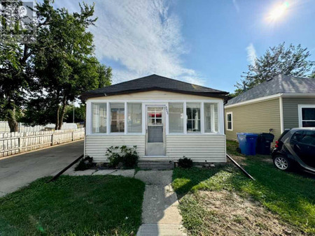 851 11 Street Se, Medicine Hat