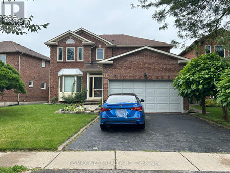 86 Dina Road, Vaughan