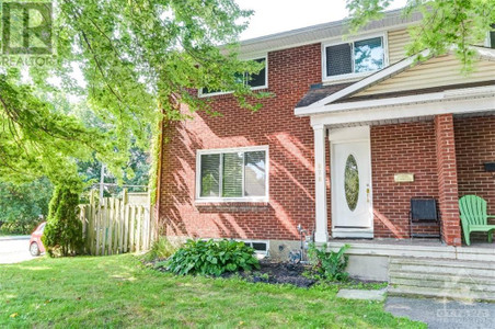 Foyer - 878 Borthwick Avenue, Ottawa, ON K1K2M8 Photo 1