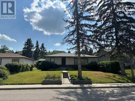 8831 34 Avenue Nw, Calgary