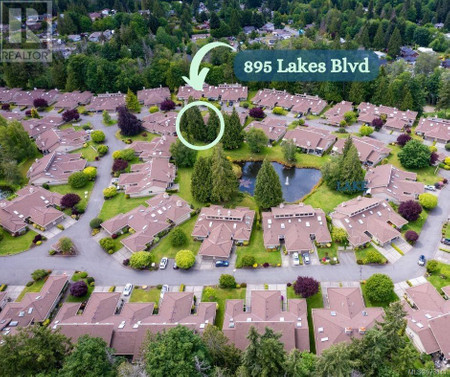 895 Lakes Blvd, Parksville