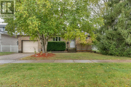 899 Rowantree Crescent, Kingston