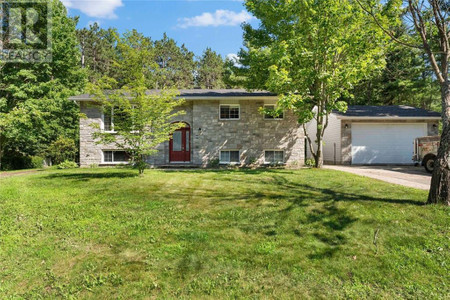 9 Blue Jay Way, Petawawa