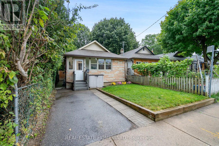 9 Emmott Avenue E, Toronto Oakridge