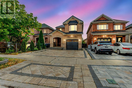 9 Weston Downs Avenue, Toronto Humberlea Pelmo Park