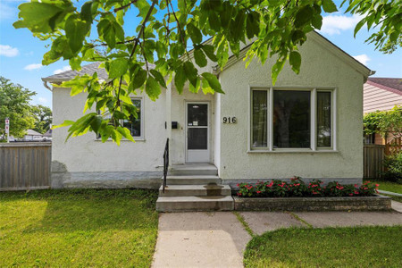 916 Warsaw Avenue, Winnipeg