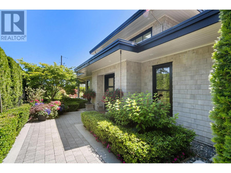 939 Friar Crescent, North Vancouver