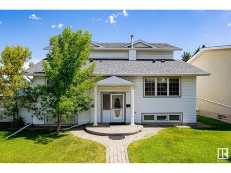 Living room - 9427 68 A St Nw, Edmonton, AB T6B1T9 Photo 1